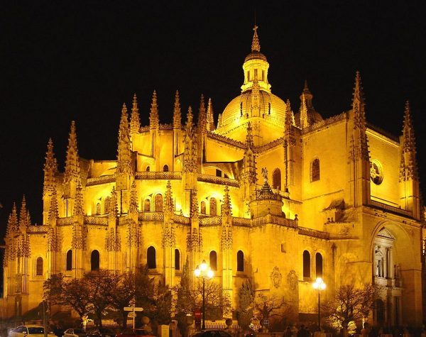 Catedral de Segovia de noche - Segovia Imperdible